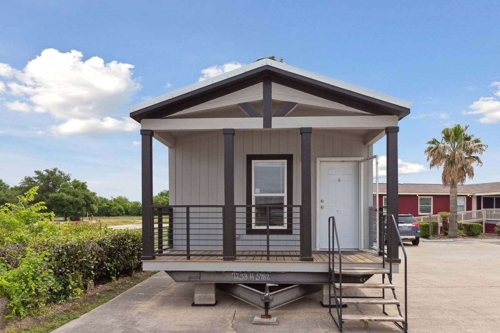 Titan extreme 1656h exterior home features