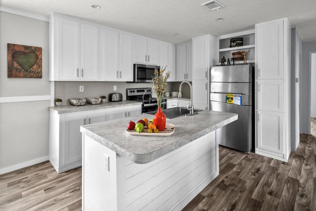 Valu 28483u exterior and kitchen home features