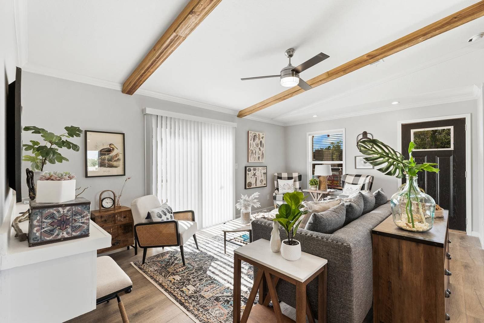 Titan extreme 2856h interior home features