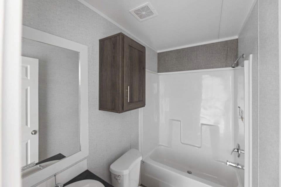 Pinnacle 16763p bathroom home features