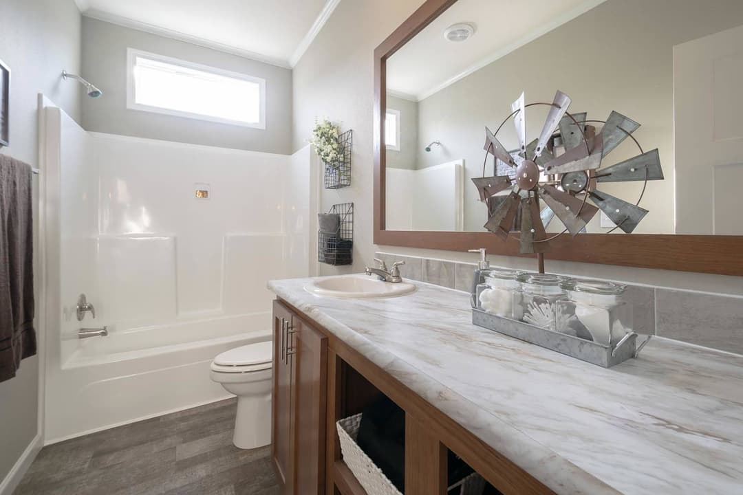 Innovation 3268c bathroom home features