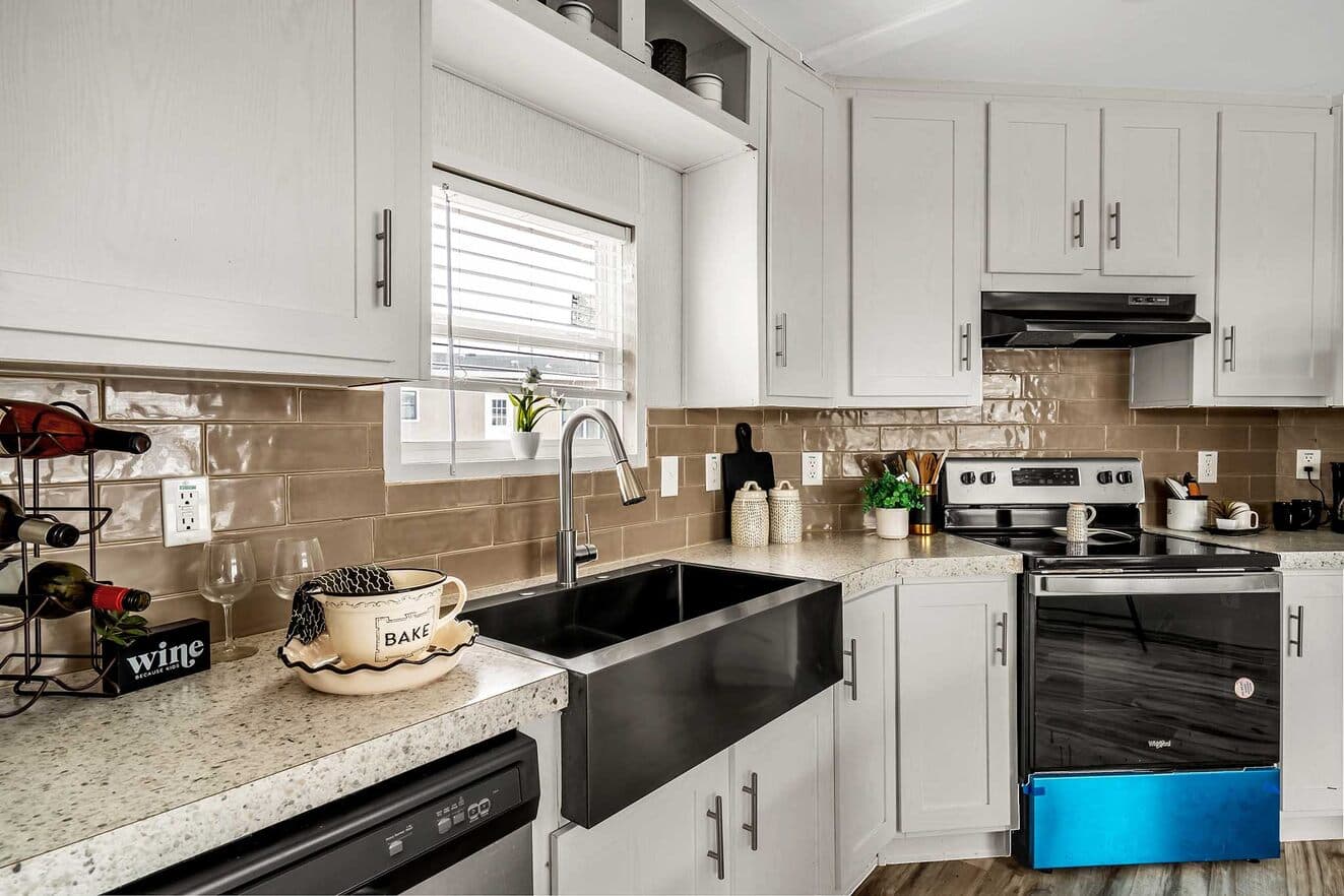 Pinnacle 16763l kitchen home features