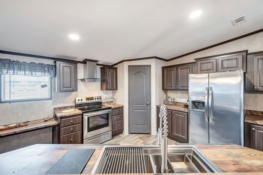 Classic c-3280-42.5b kitchen home features