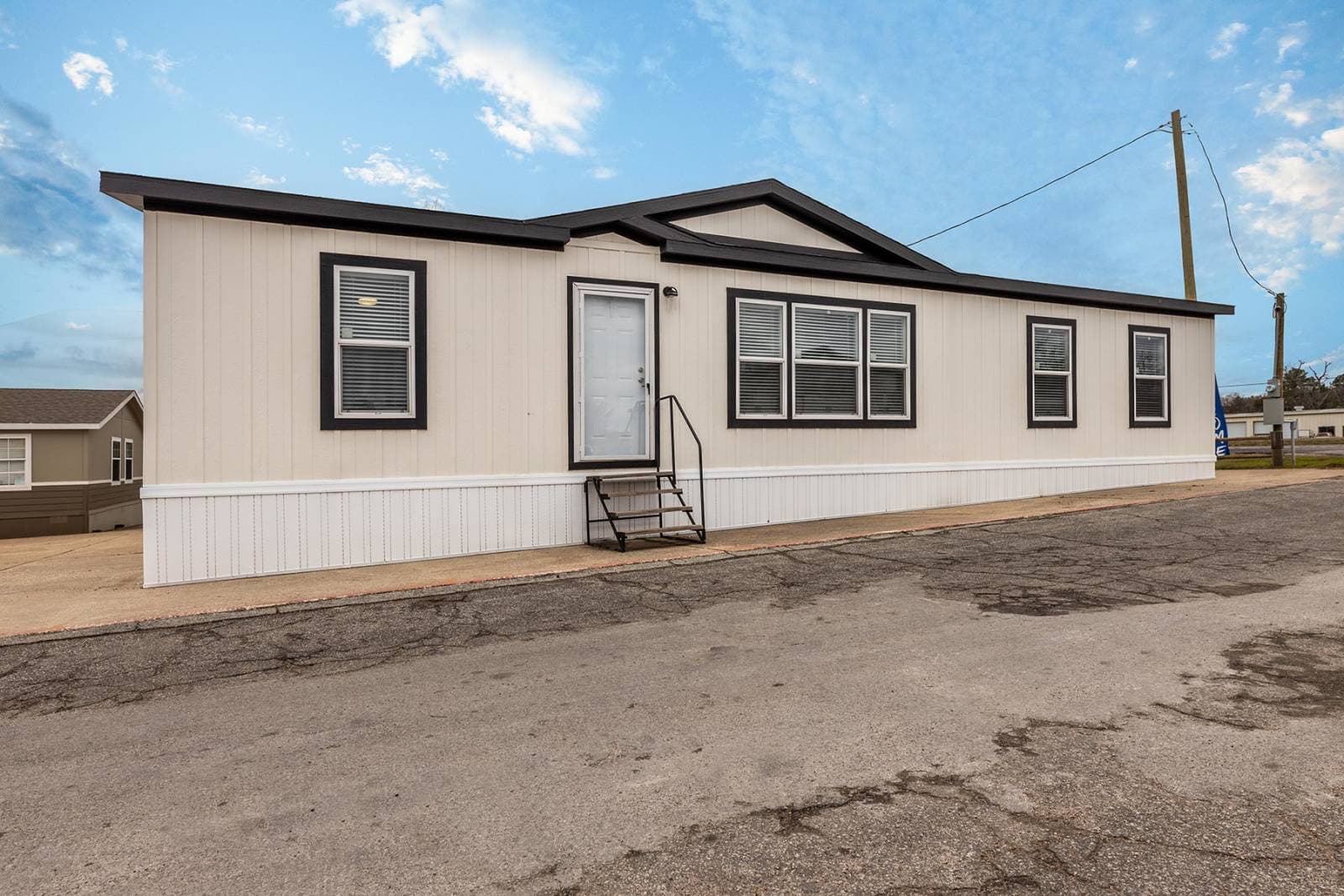 Innovation 3256h exterior home features