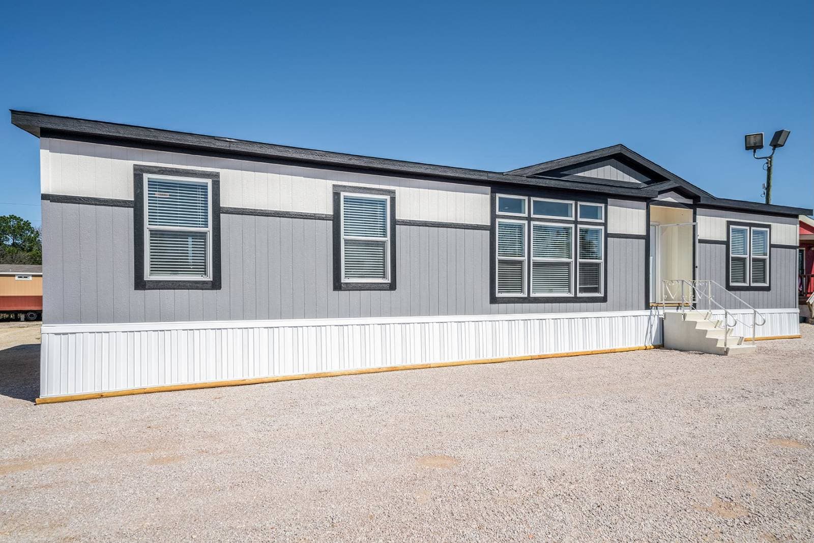 Titan extreme 3260h [the cypress] exterior home features