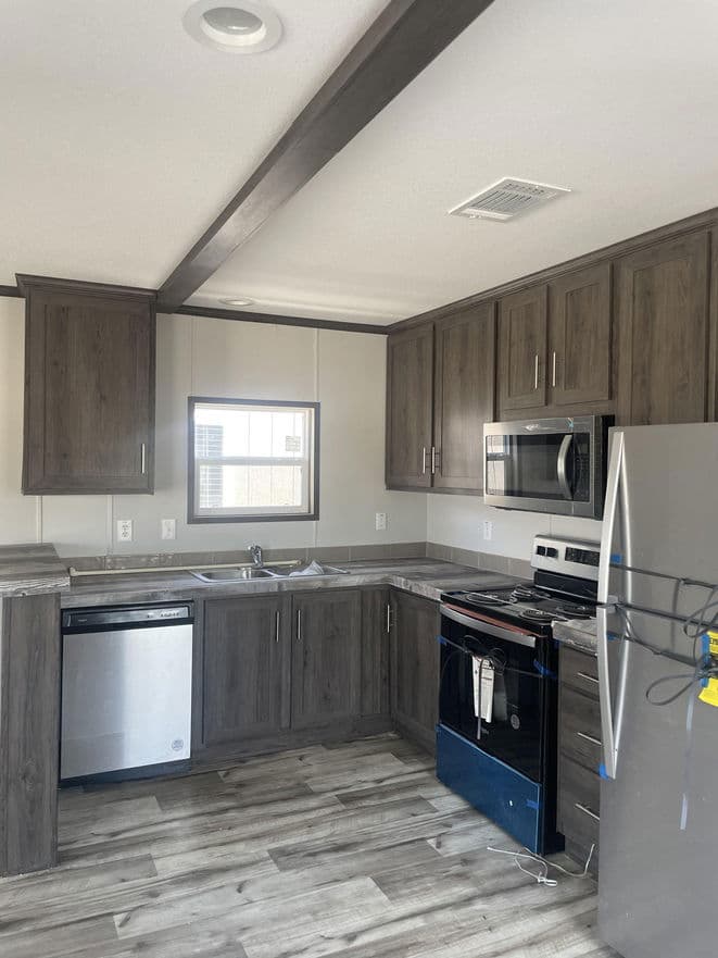 Pinnacle 16401p kitchen home features