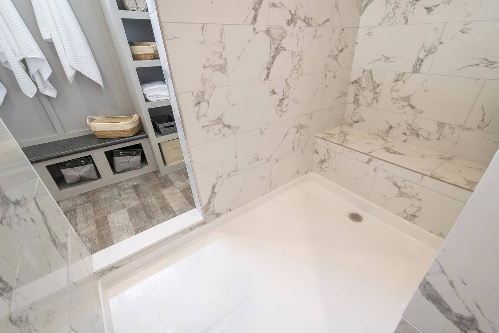 Innovation 3268c bathroom home features