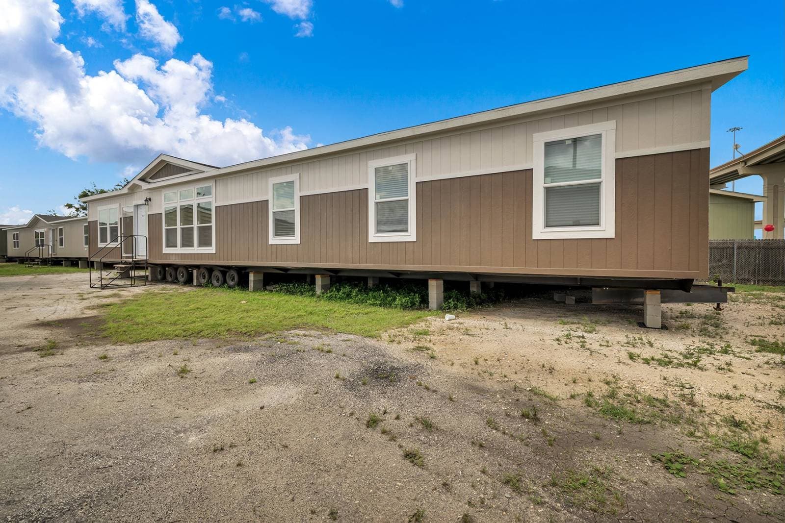 Titan extreme 3272c elevation and exterior home features