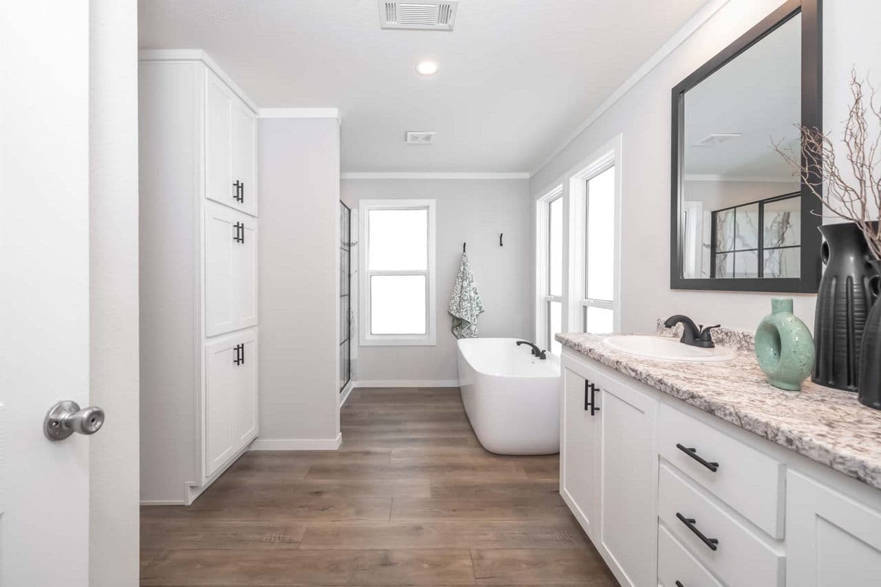 Bourbon bathroom home features