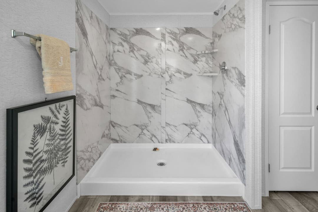 Valu premier 32643g interior and bathroom home features