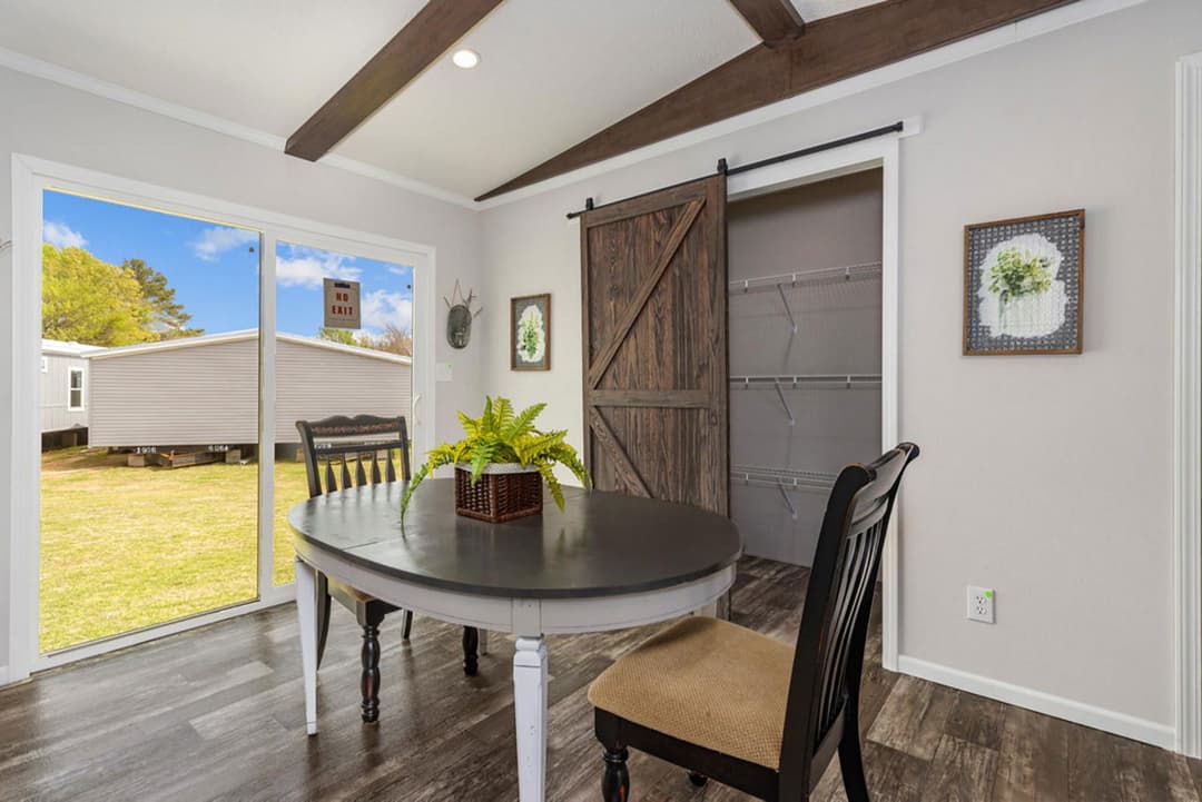 Poydras 3 bedroom interior home features