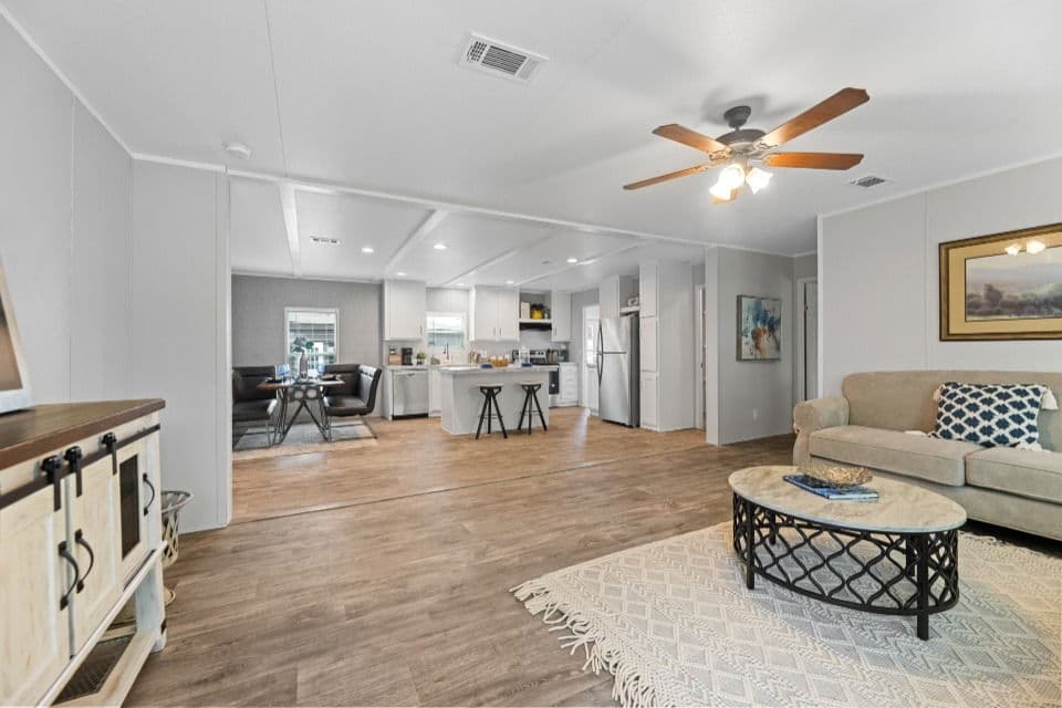 Pinnacle 32523p interior home features