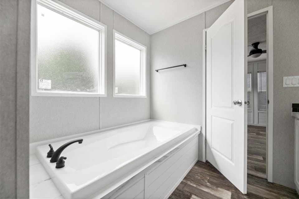Verde ranch 28603n bathroom home features