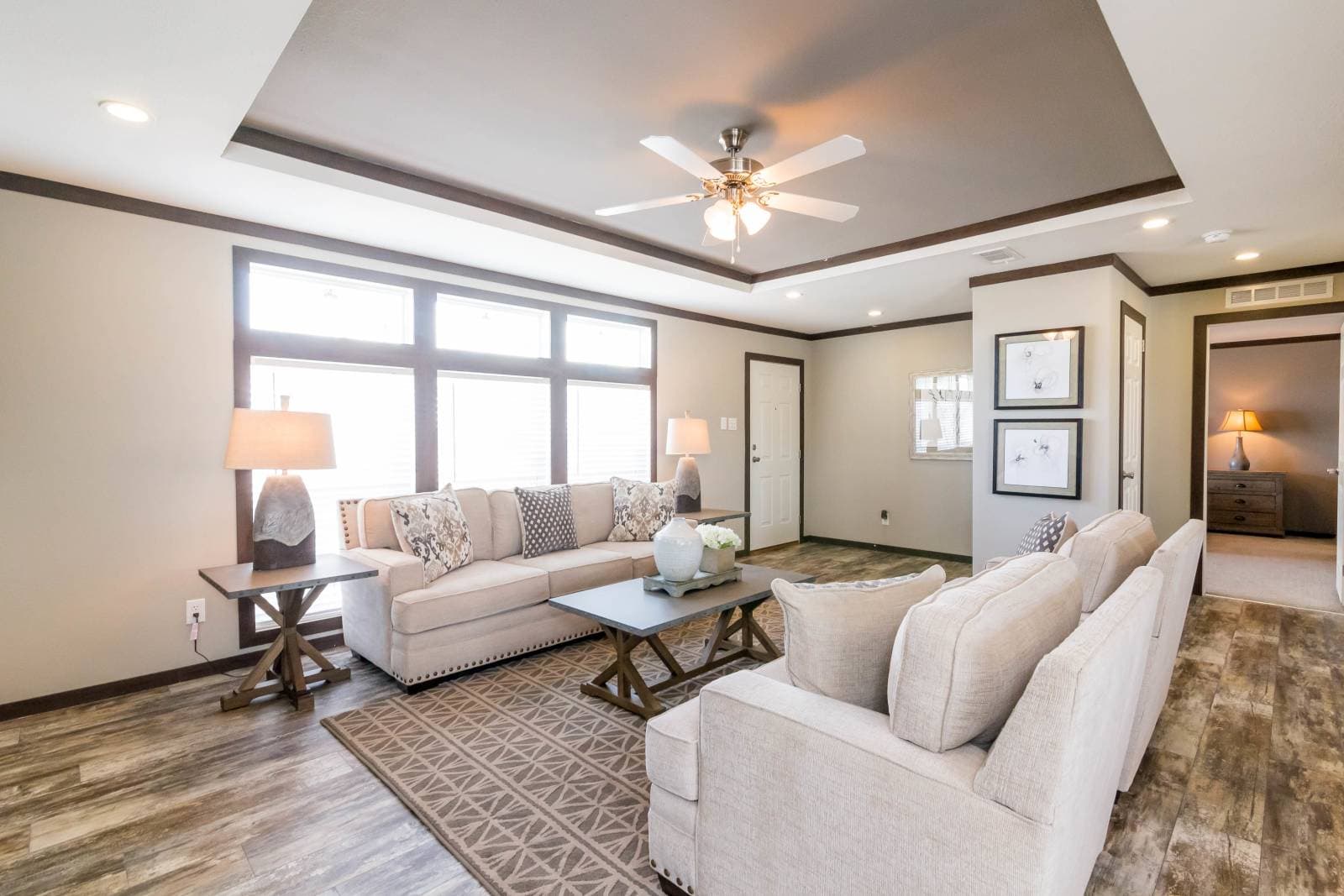 Titan extreme 3272c interior home features