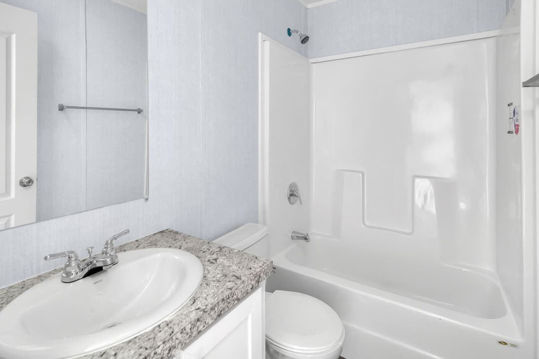 Alamo lite 16763r interior and bathroom home features