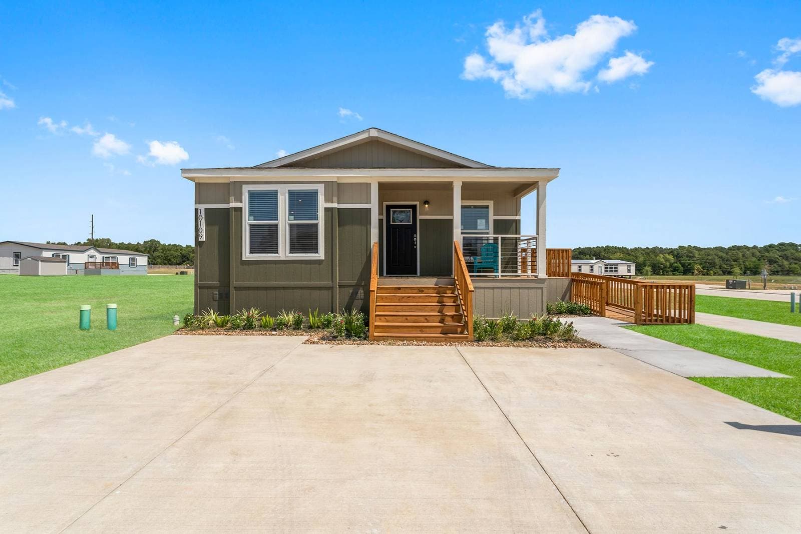 Titan extreme 2856h exterior home features