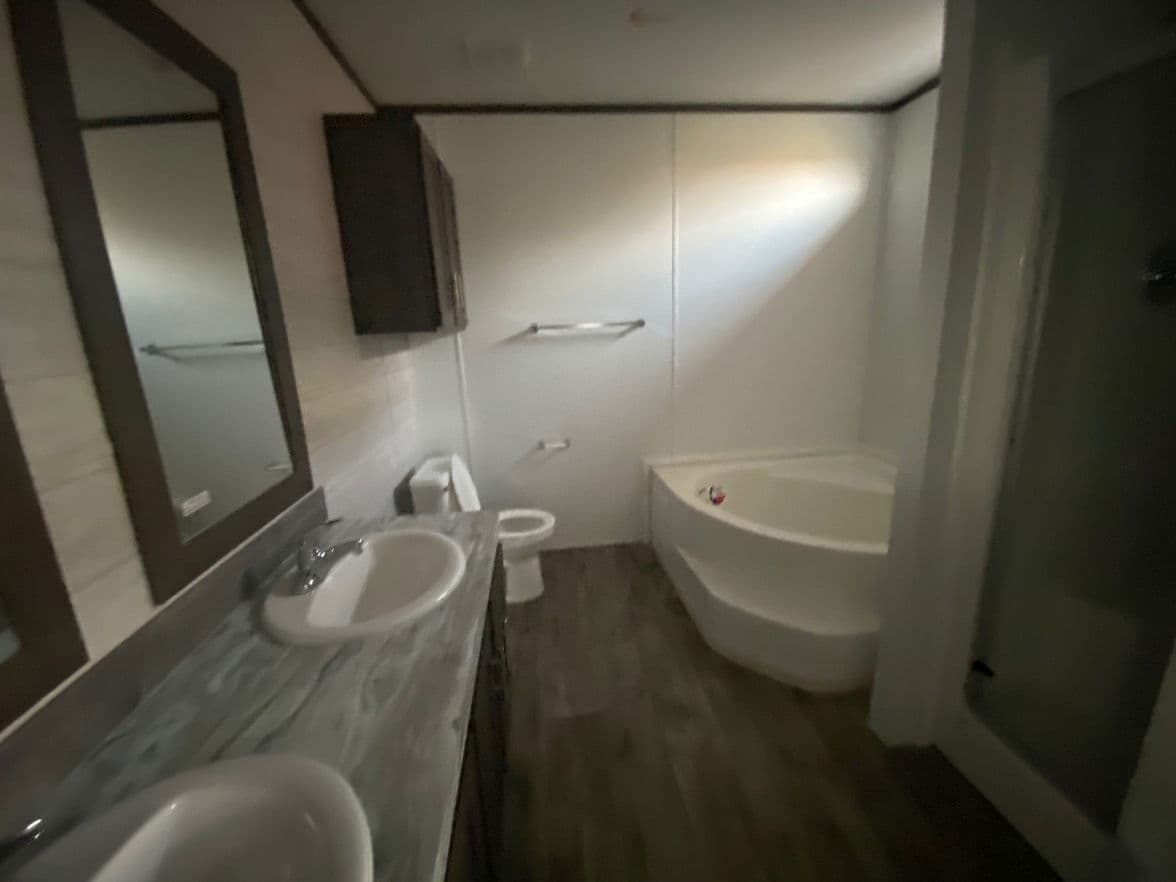 Pinnacle 28523f bathroom home features