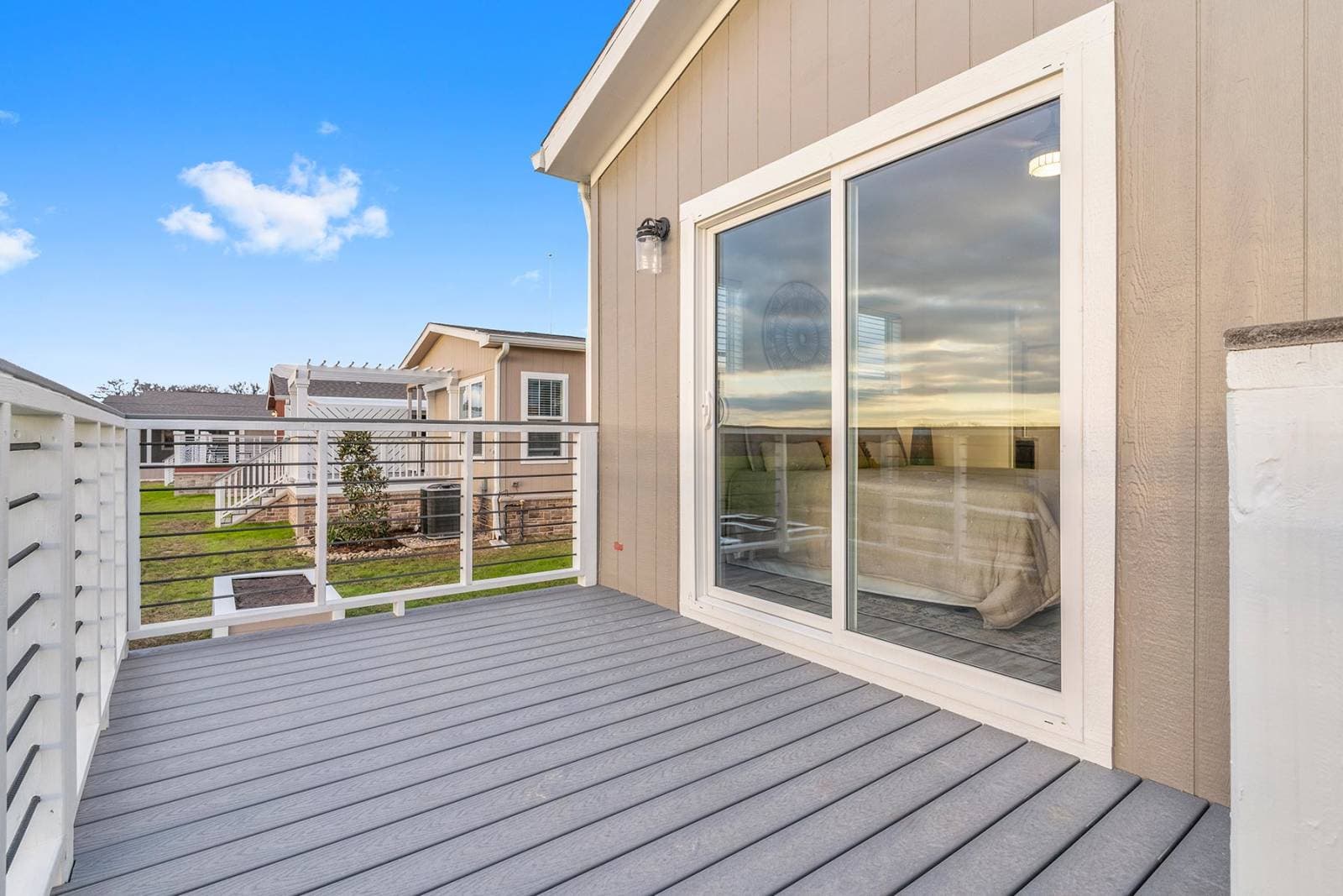 Innovation 1668h exterior home features