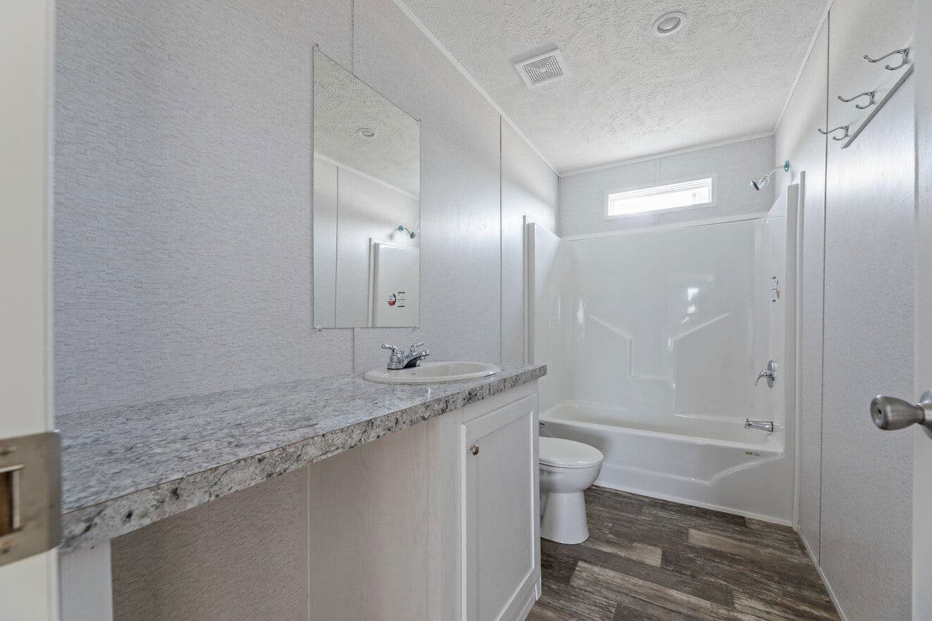 Valu premier 32483g interior and bathroom home features