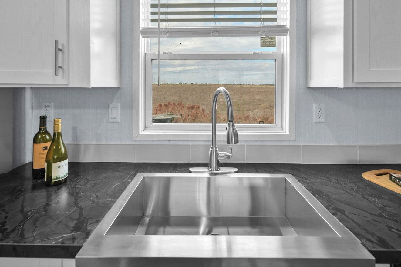 Alamo lite 28724t interior and kitchen home features