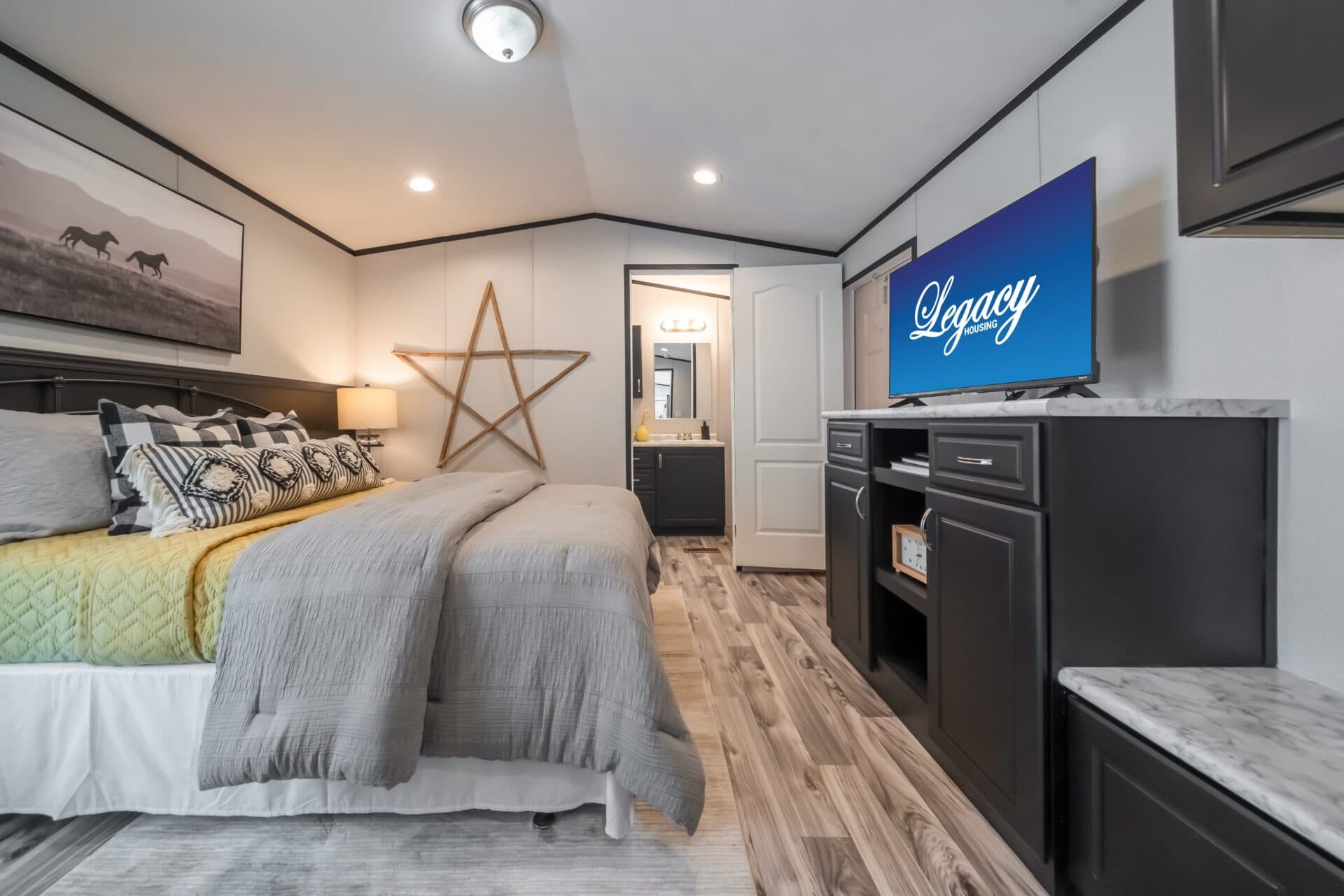 Select s-1240-11fla bedroom home features