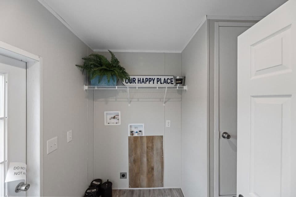 Pinnacle 32523p interior home features