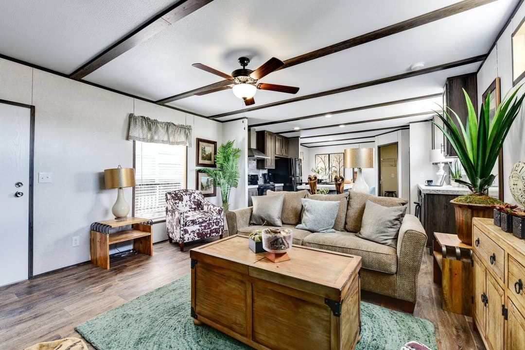 Pinnacle 16763u interior home features