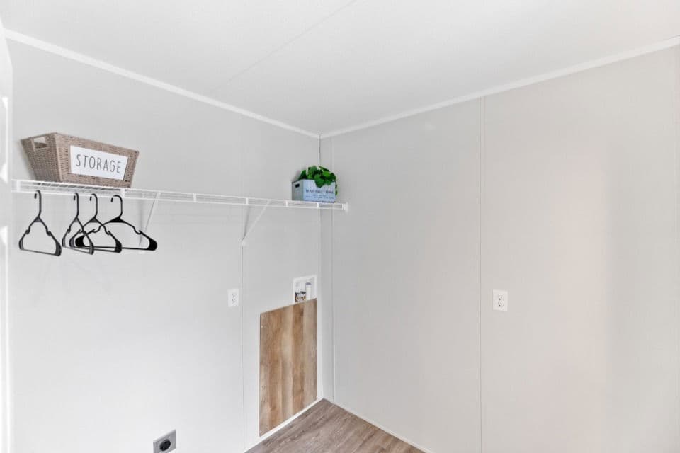 Pinnacle 28603p interior home features