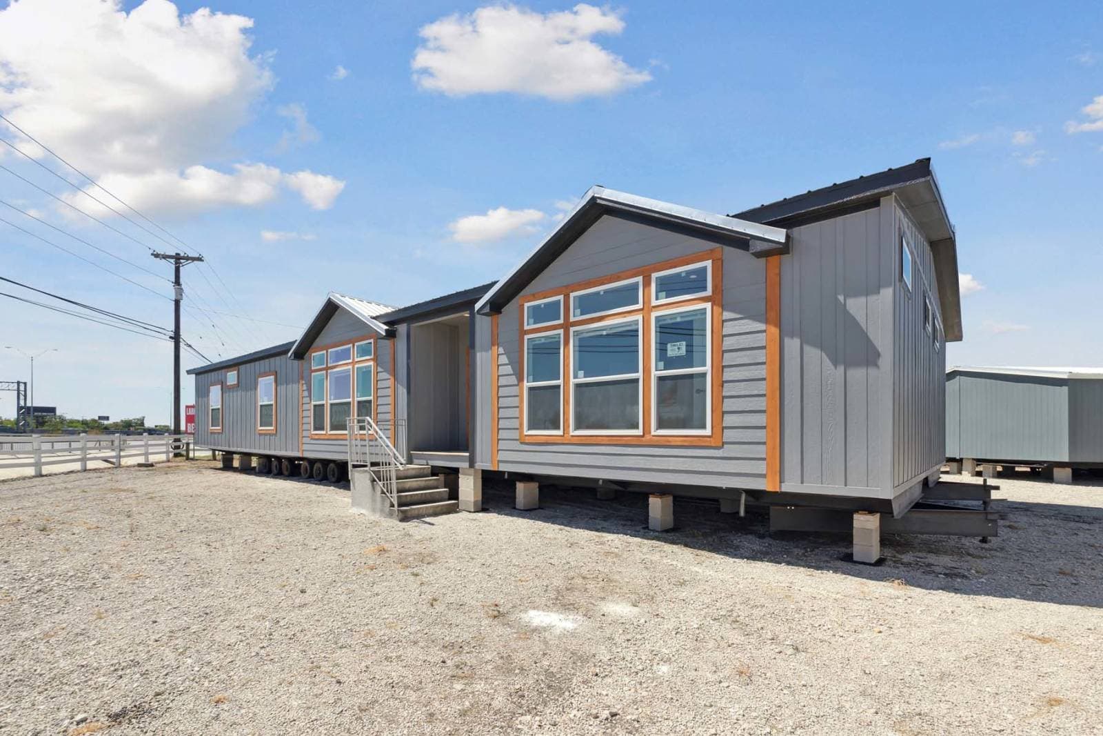 Titan extreme 3276t [the memphis] exterior home features