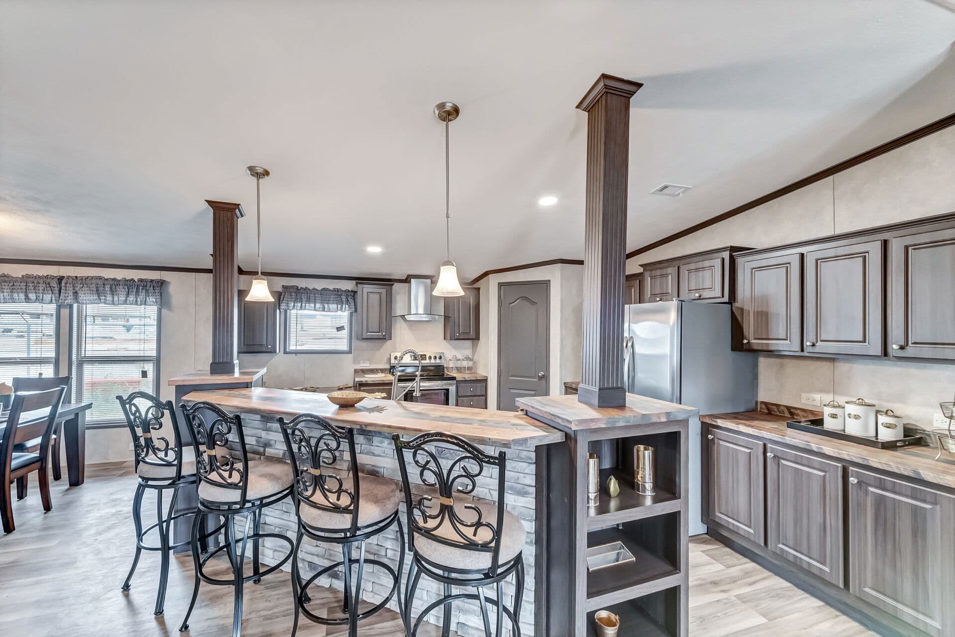 Classic c-3280-42.5b kitchen home features