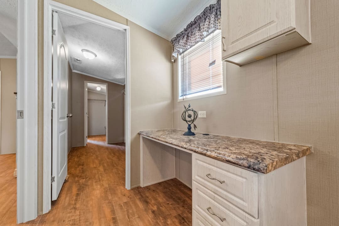 Classic c-1880-32f interior home features