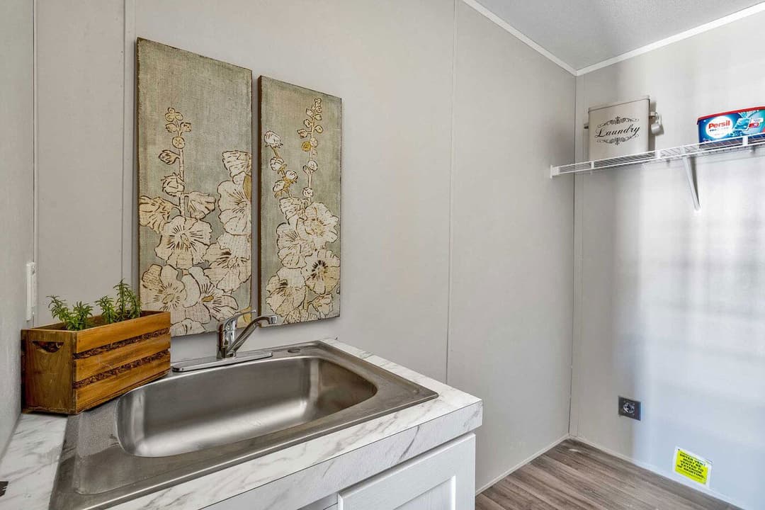 Pinnacle 16763a interior home features