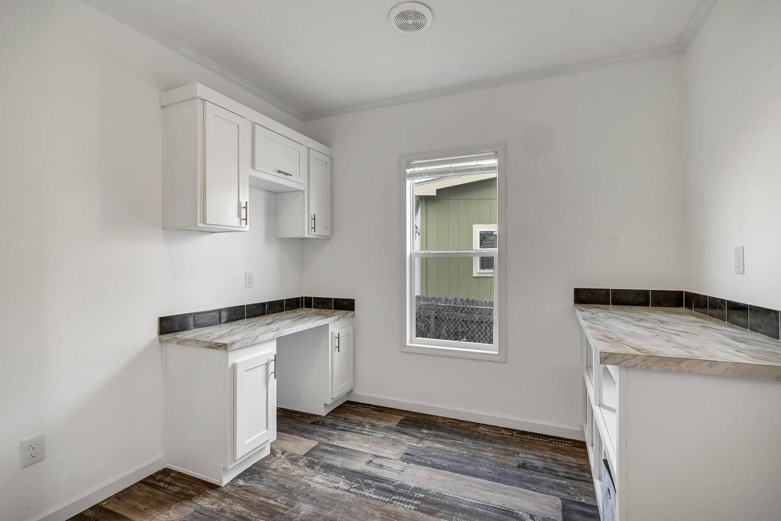 Titan extreme 3272c interior home features