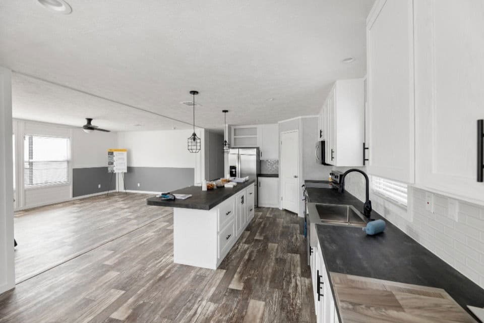 Verde ranch 28603n interior and kitchen home features