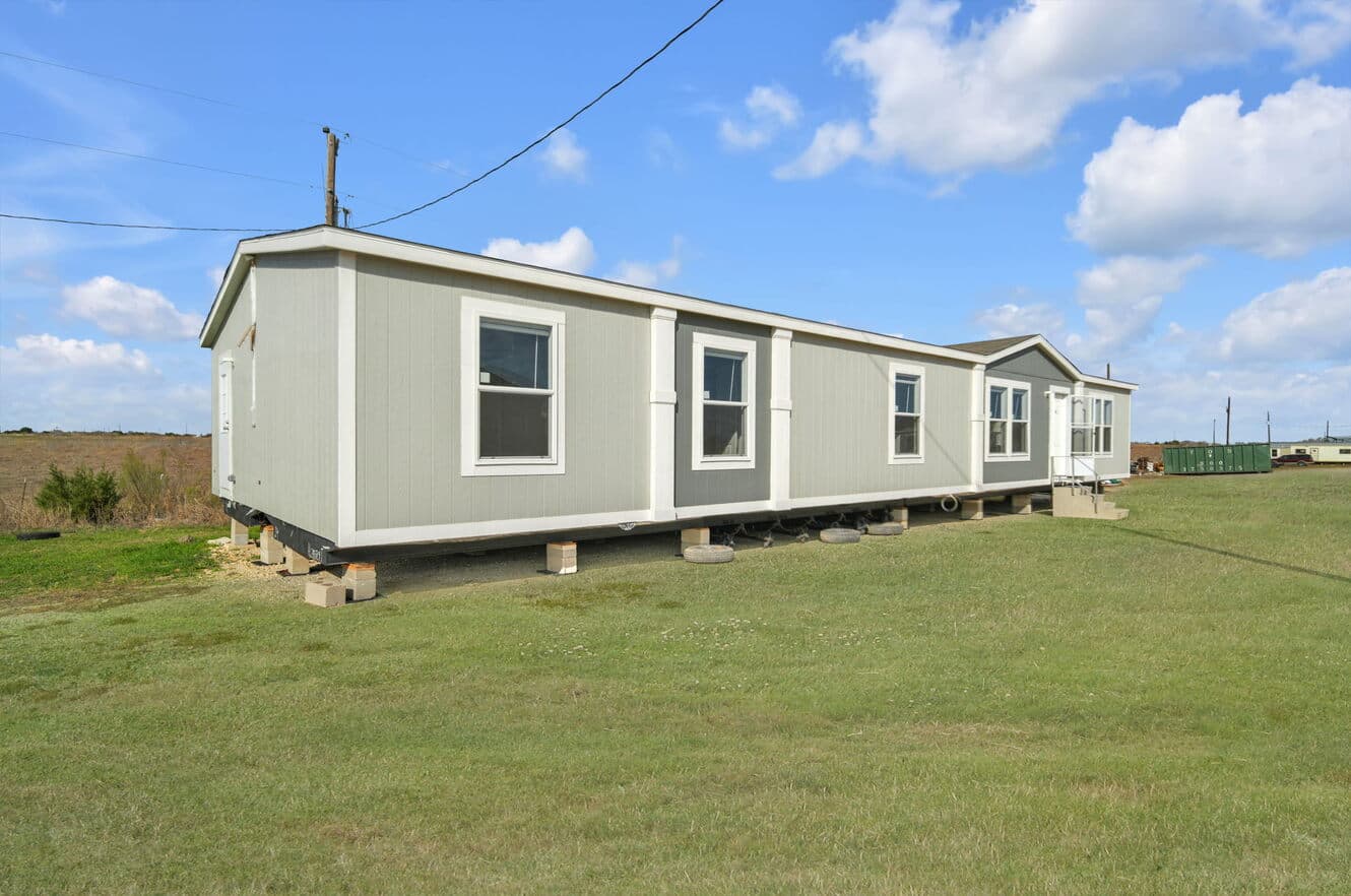 Alamo lite 28724t elevation and exterior home features