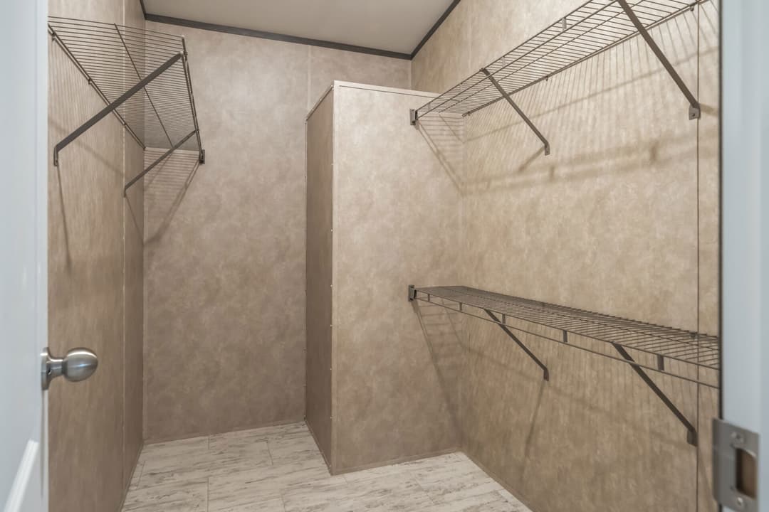 Classic c-3256-42b interior home features