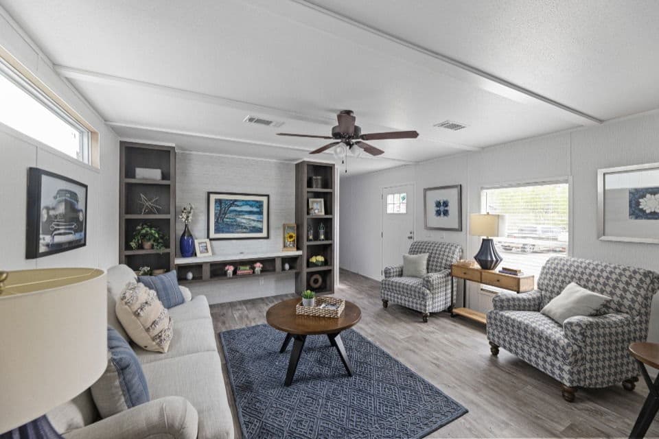 Pinnacle 16763p interior home features