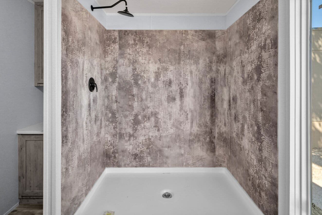 Valu maxx premier 32684f interior and bathroom home features