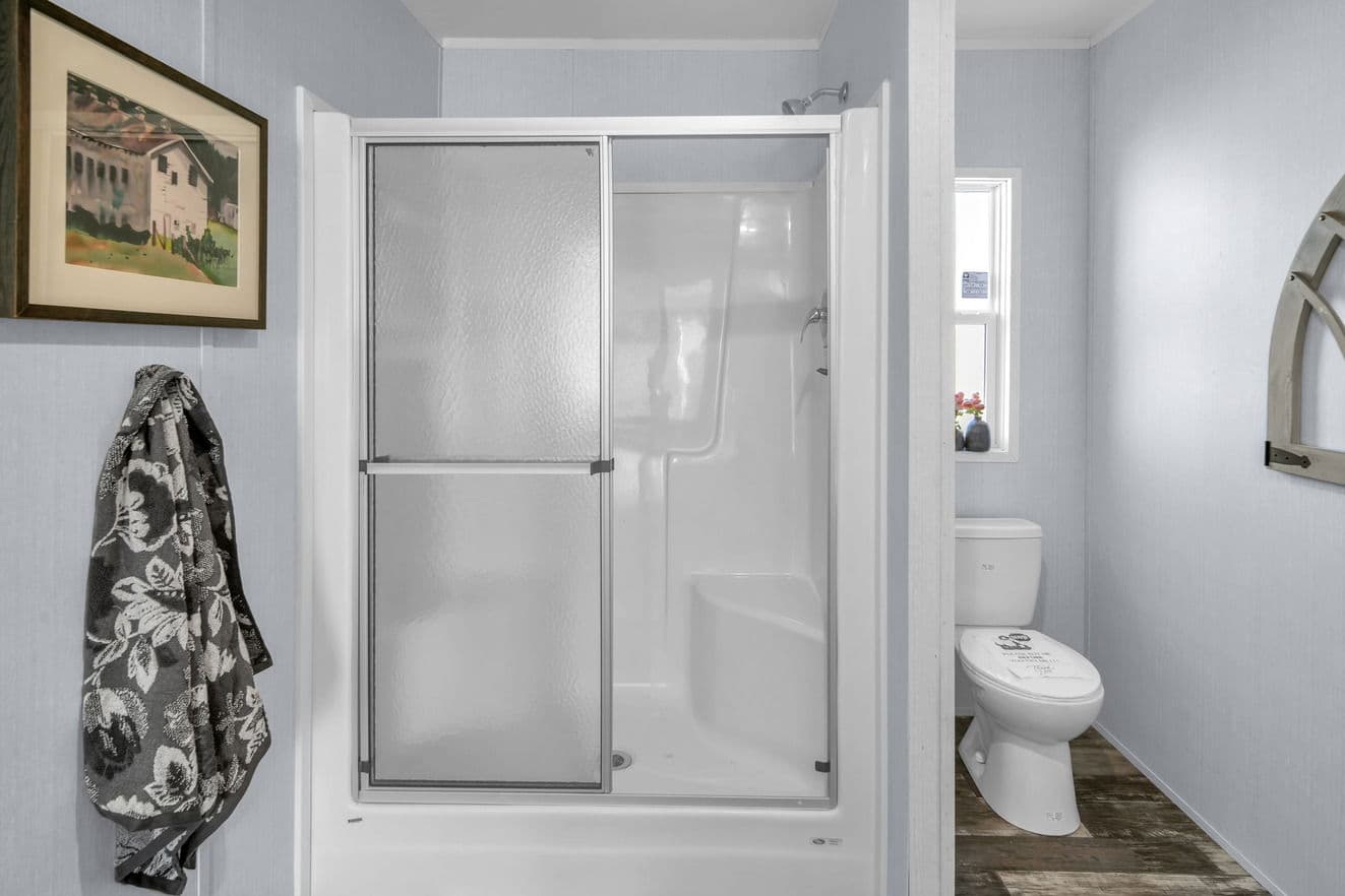 Valu 28563u interior and bathroom home features