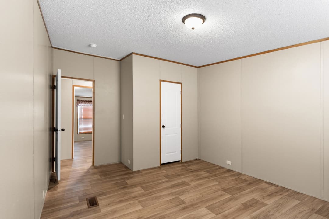 Heritage h-3260-32a bedroom home features