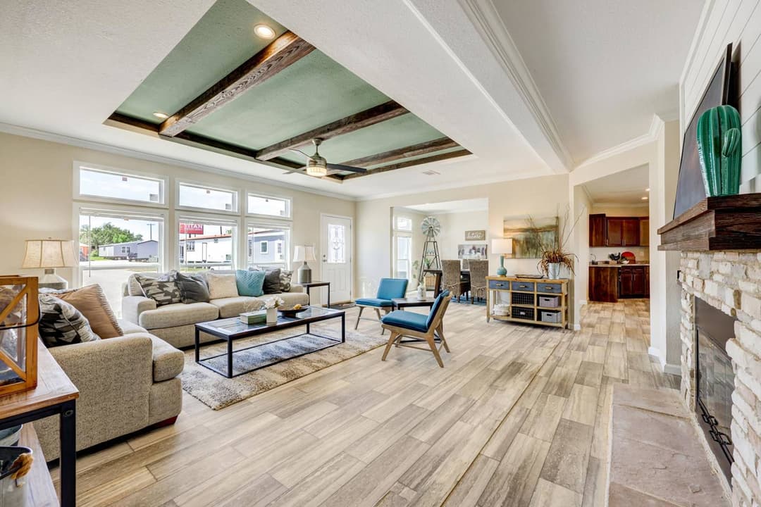 Titan extreme 3264r interior home features