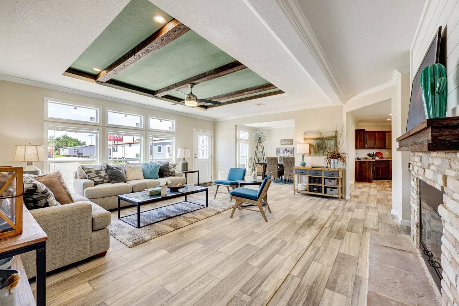 Titan extreme 3264r interior home features