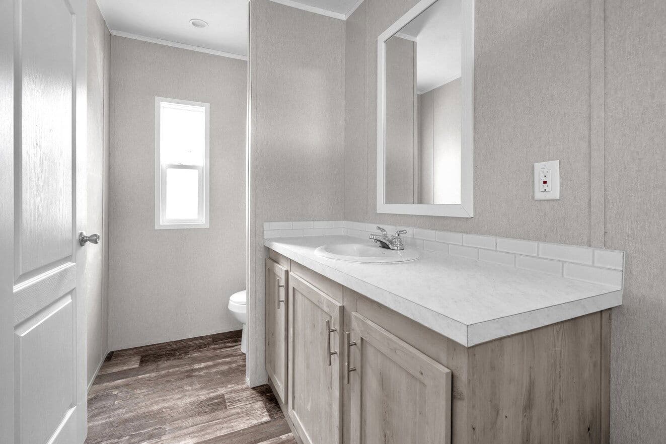 Verde ranch 14632n interior and bathroom home features