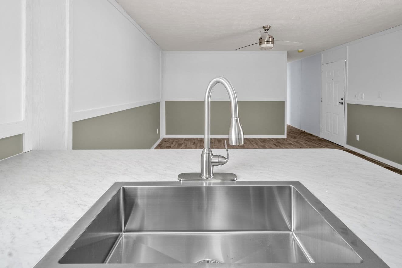 Valu maxx premier 16683e interior and kitchen home features