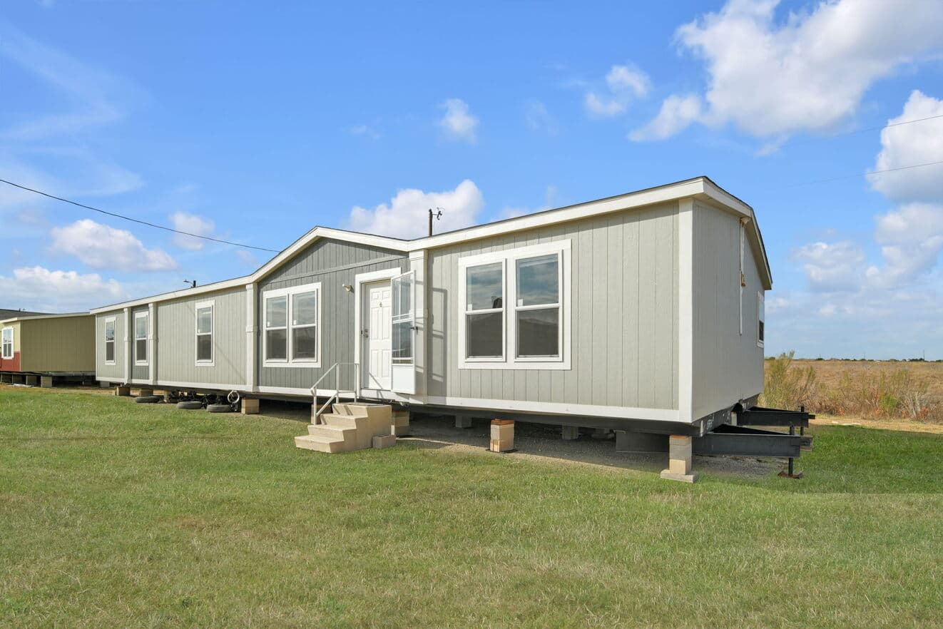 Alamo lite 28724t exterior and elevation home features
