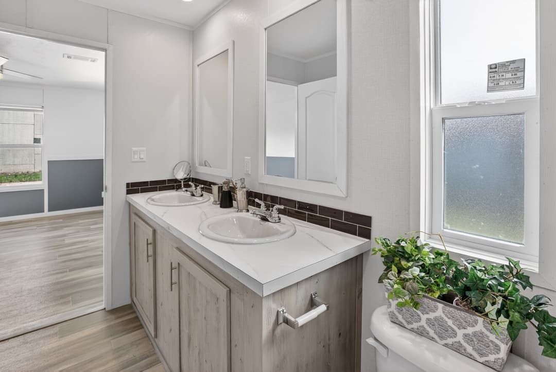 Verde ranch 28403n bathroom home features
