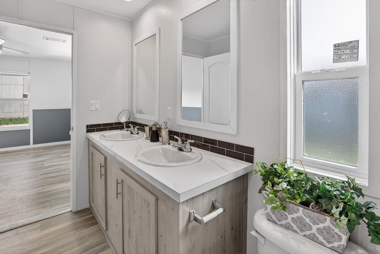 Verde ranch 28403n bathroom home features