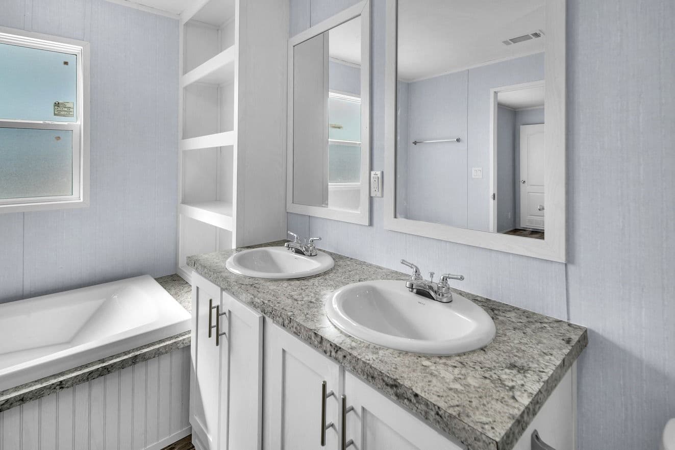 Alamo lite 16763r interior and bathroom home features