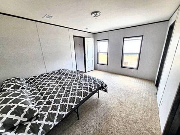 The graceland  bedroom home features