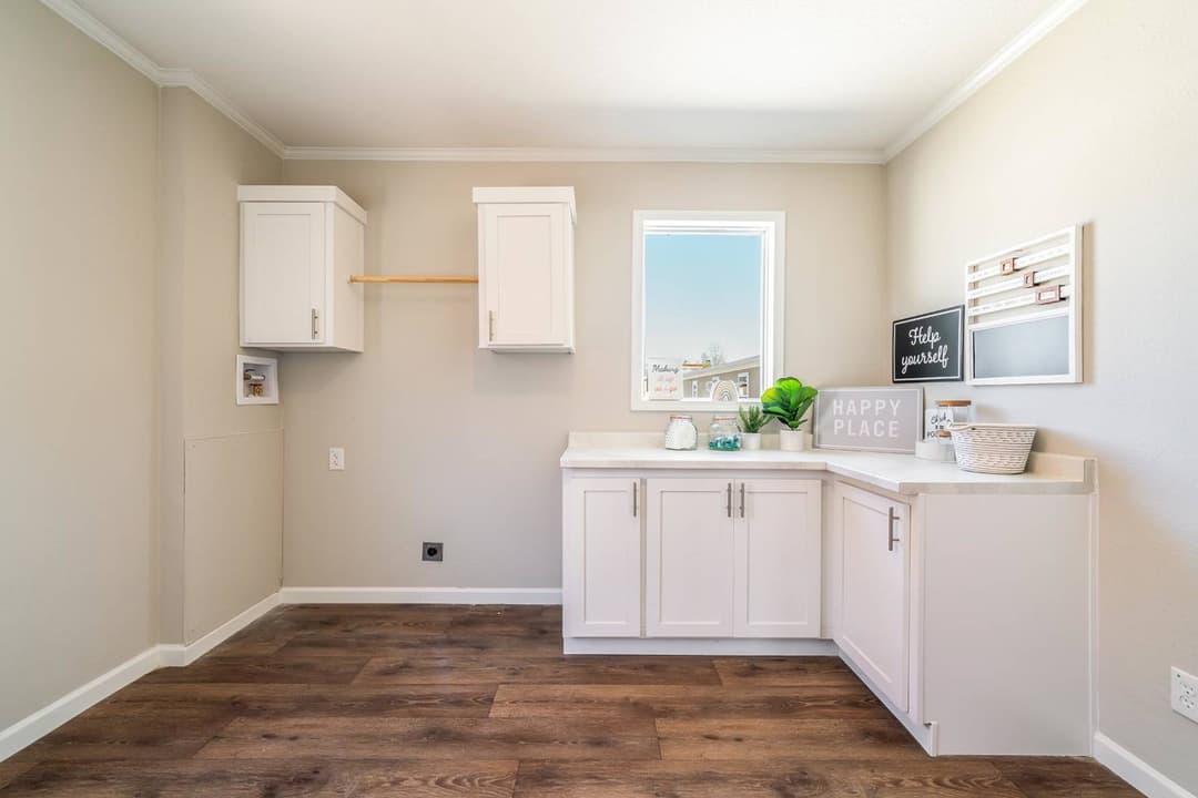 Titan extreme 3260h [the cypress] interior home features